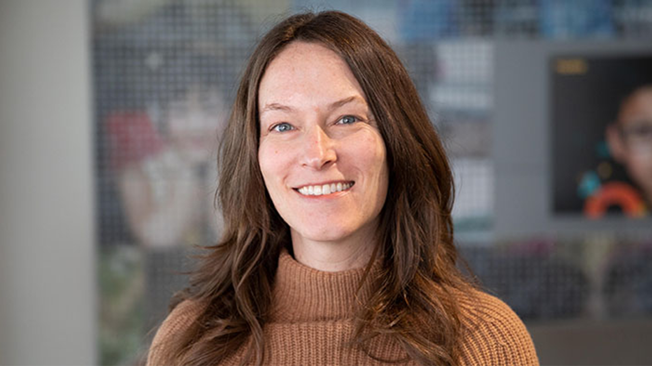 Headshot of Elizabeth Barker